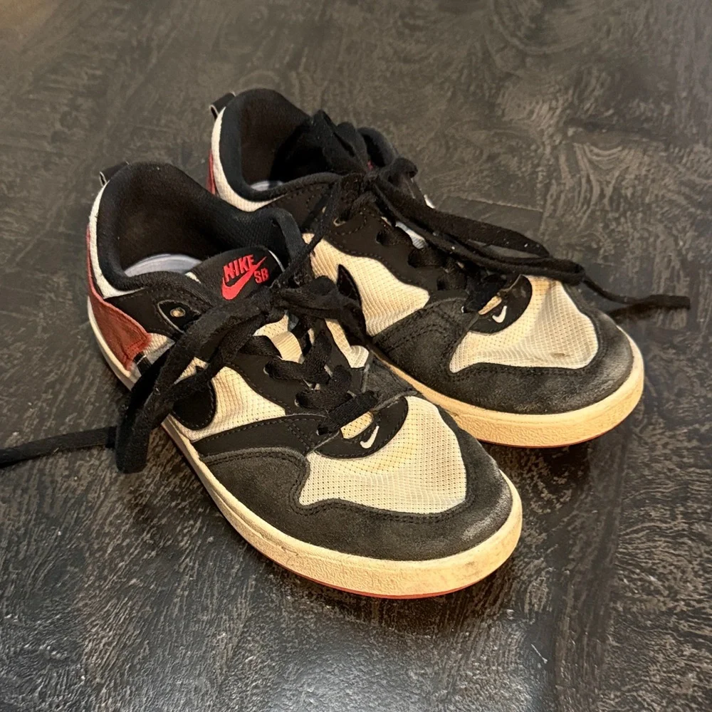 Nike Kids Sneakers Black and white